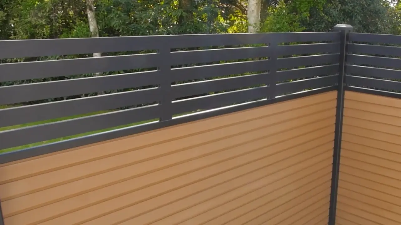 Composite Fence Horizontal Slats - Fence Cleaning Wilmington, NC Modern horizontal slat composite fence with a dark frame - Fence Cleaning Wilmington, NC